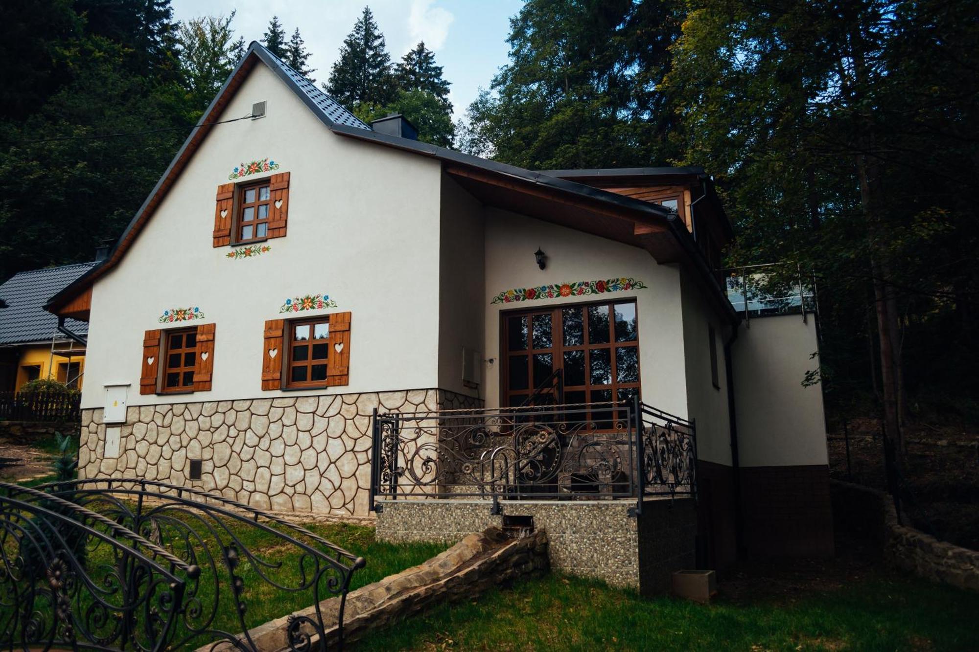 Chata Pohadka- "Lesni Udoli" Perštejn エクステリア 写真
